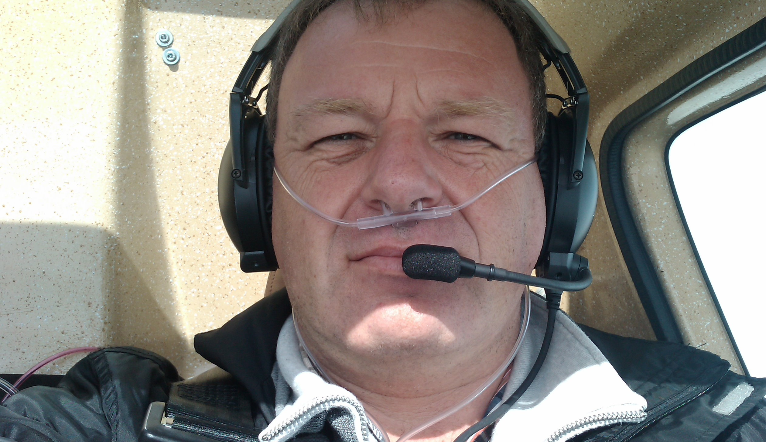 Uwe im Einsatz Aschewolkenmessflug 2010 auf Flugflche 150 mit Sauerstoffegert